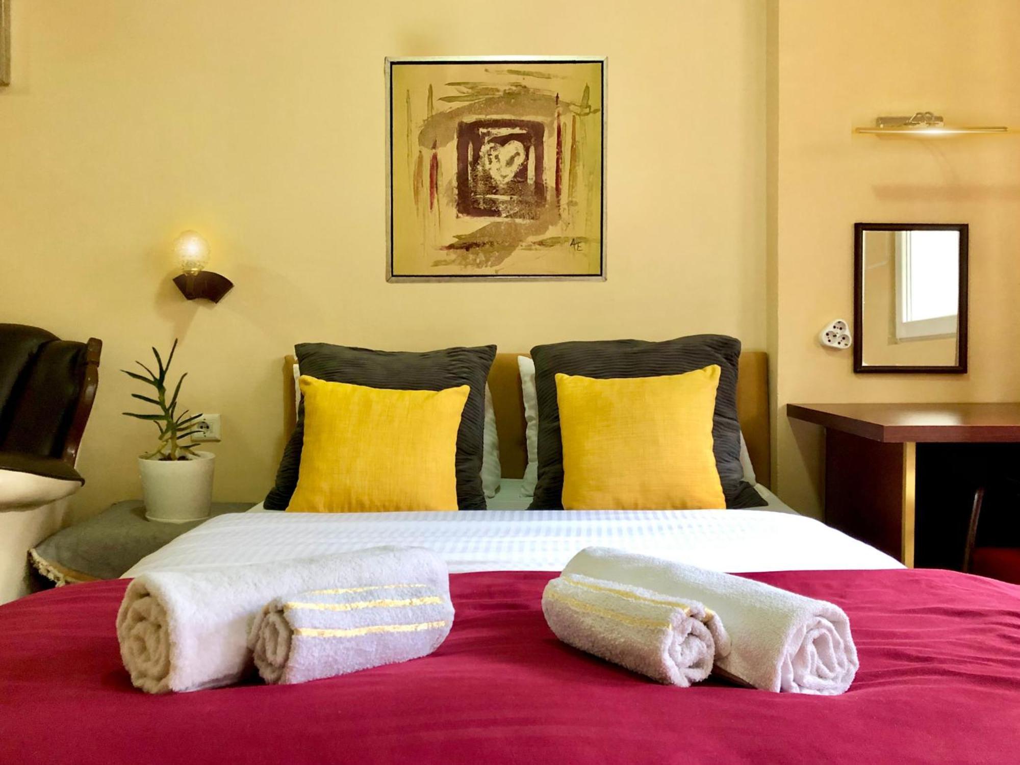 Urban Boutique Hotel Приштина Экстерьер фото