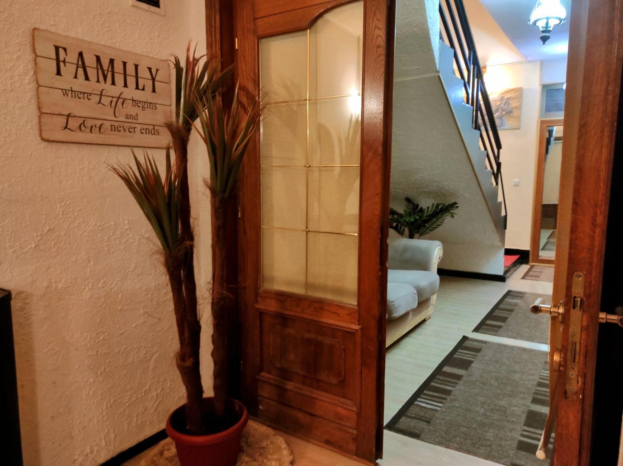 Urban Boutique Hotel Приштина Экстерьер фото