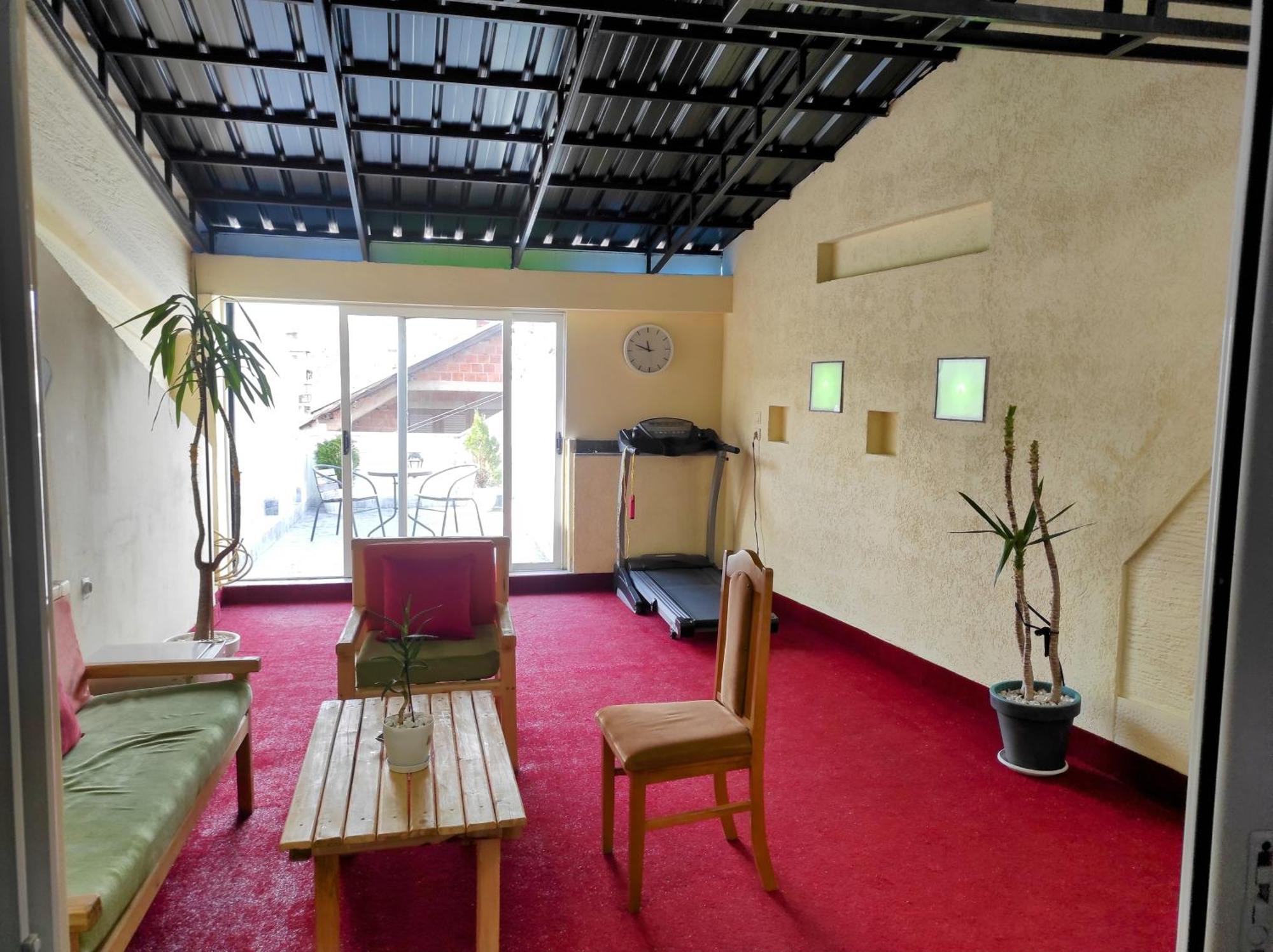 Urban Boutique Hotel Приштина Экстерьер фото